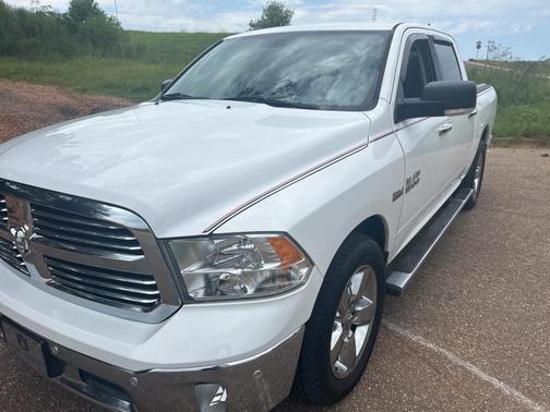 2016 RAM 1500 SLT