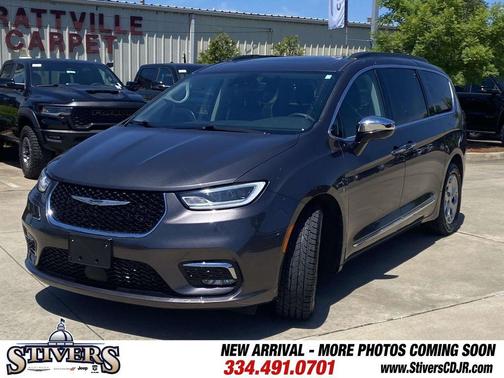 Granite Crystal Clearcoat Metallic 2023 Chrysler Pacifica Limited