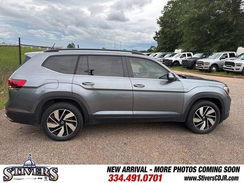 Platinum Gray Metallic 2024 Volkswagen Atlas 2.0T SE