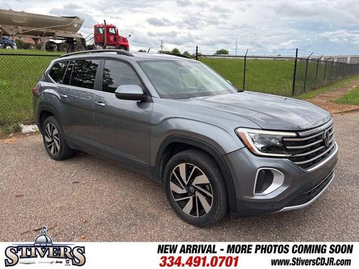 Platinum Gray Metallic 2024 Volkswagen Atlas 2.0T SE