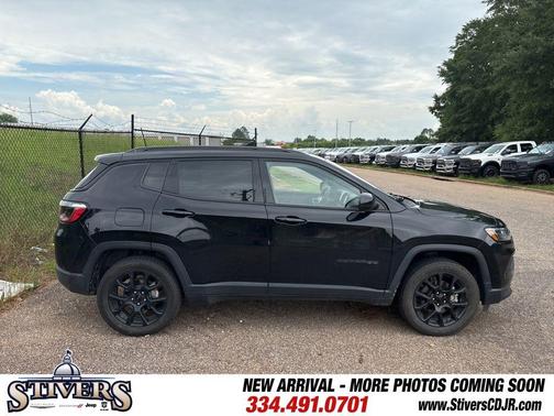 Diamond Black 2022 Jeep Compass Altitude