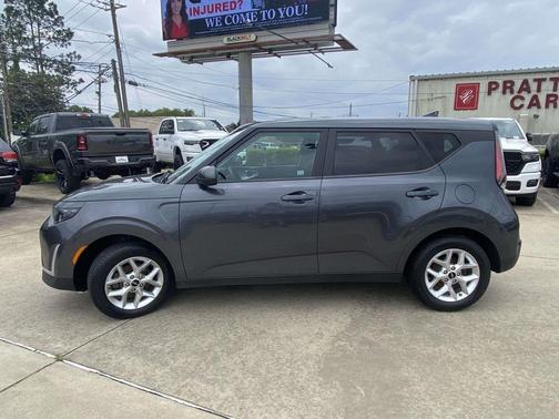 Gravity Gray 2023 Kia Soul LX