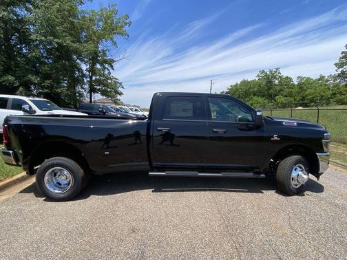 Diamond Black 2026 RAM 3500 Tradesman