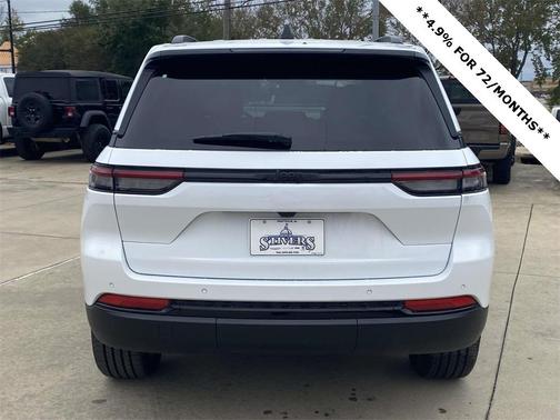 2025 Jeep Grand Cherokee Laredo