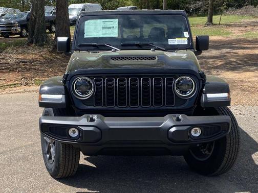 Black Clearcoat 2026 Jeep Gladiator Sport