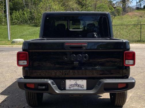 Black Clearcoat 2026 Jeep Gladiator Sport