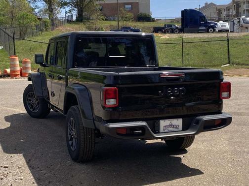 Black Clearcoat 2026 Jeep Gladiator Sport