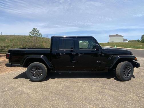 Black Clearcoat 2026 Jeep Gladiator Sport