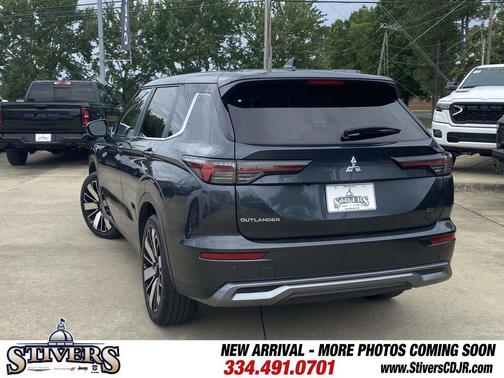 Moonstone Gray Metallic 2025 Mitsubishi Outlander SE
