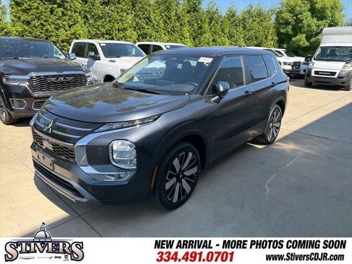Moonstone Gray Metallic 2025 Mitsubishi Outlander SE
