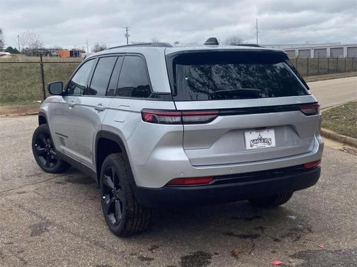 2025 Jeep Grand Cherokee Laredo