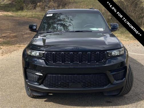 2025 Jeep Grand Cherokee Laredo