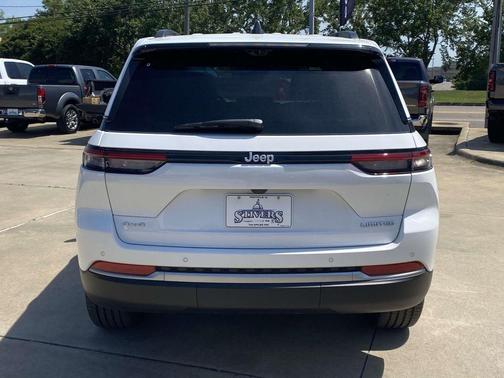 Bright White Clearcoat 2026 Jeep Grand Cherokee Limited