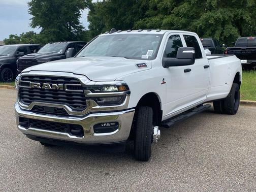 Bright White Clearcoat 2026 RAM 3500 Tradesman