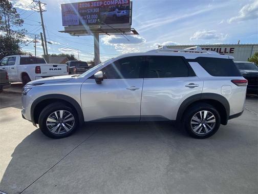 2025 Nissan Pathfinder SL