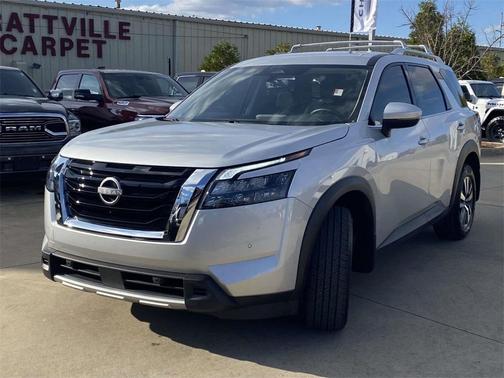 2025 Nissan Pathfinder SL