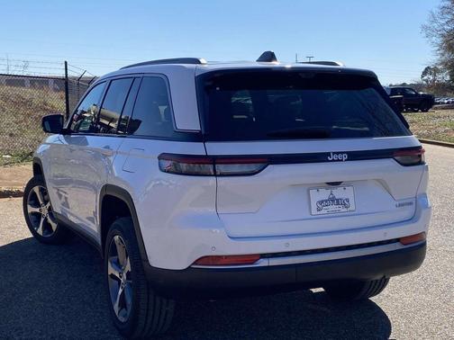 Bright White Clearcoat 2026 Jeep Grand Cherokee Limited