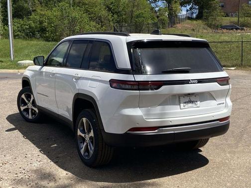 Bright White Clearcoat 2026 Jeep Grand Cherokee Limited