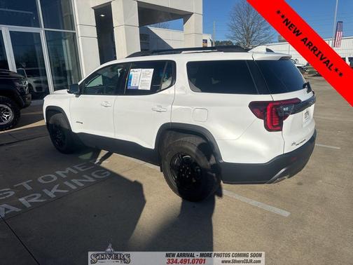 2023 GMC Acadia AT4