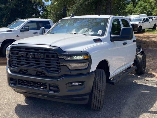 Bright White Clearcoat 2027 RAM 2500 Tradesman