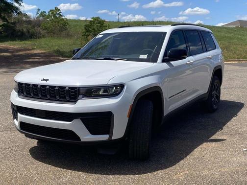 Bright White Clearcoat 2026 Jeep Grand Cherokee L Laredo