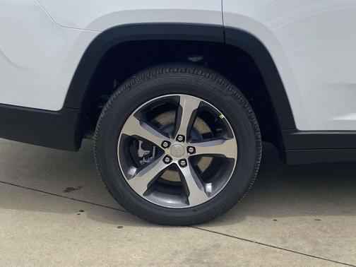 Bright White Clearcoat 2026 Jeep Grand Cherokee L Limited