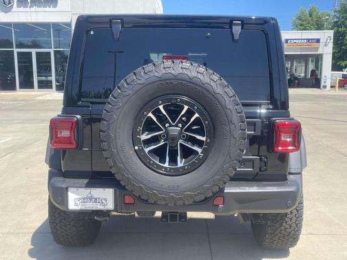 Black Clearcoat 2026 Jeep Wrangler Moab 392