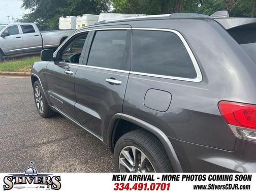 Granite Crystal Clearcoat Metallic 2017 Jeep Grand Cherokee Overland