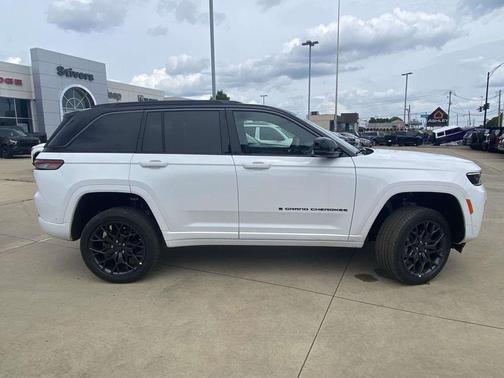 Bright White Clearcoat 2026 Jeep Grand Cherokee Summit