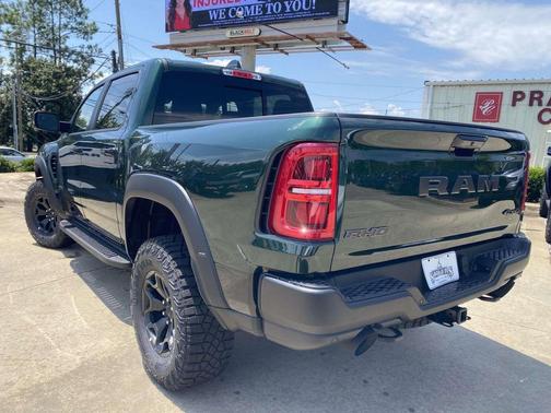 Serrano Red 2026 RAM 1500 RHO