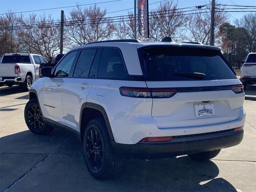 2026 Jeep Grand Cherokee Laredo