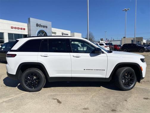 2026 Jeep Grand Cherokee Laredo