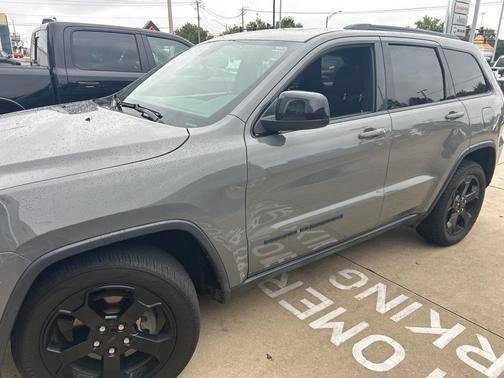 2019 Jeep Grand Cherokee Laredo