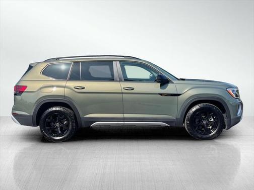 2024 Volkswagen Atlas 2.0T SE w/Technology 4MOTION
