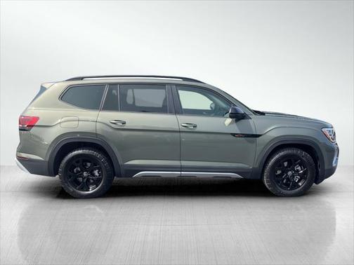 2024 Volkswagen Atlas 2.0T SE w/Technology 4MOTION