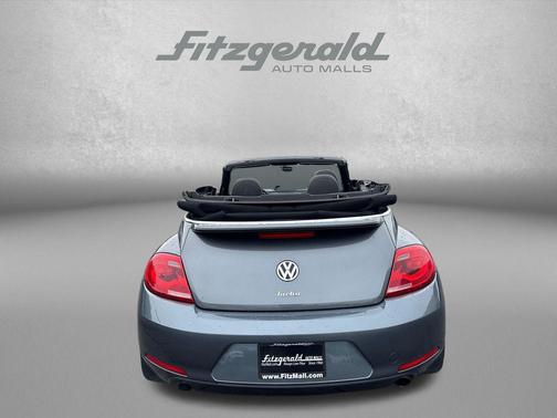 Platinum Gray Metallic/Black Roof 2013 Volkswagen Beetle 2.0T