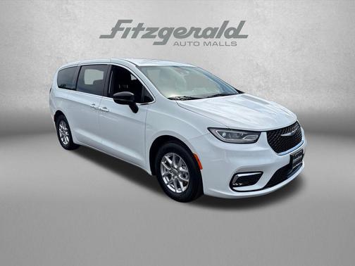 Bright White Clearcoat 2024 Chrysler Pacifica Touring