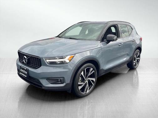 2022 Volvo XC40 T5 R-Design