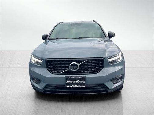 2022 Volvo XC40 T5 R-Design