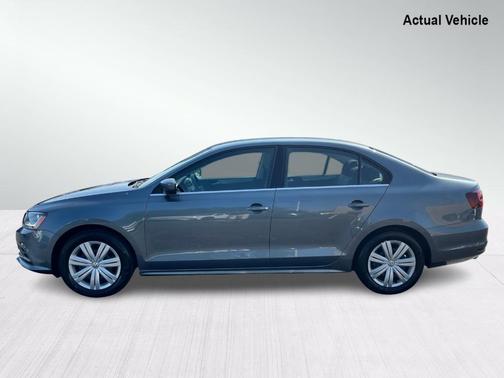 Photo 4 of 32 of 2017 Volkswagen Jetta 1.4T S