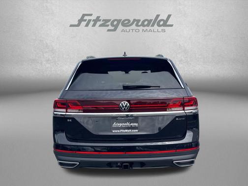 Deep Black Pearl 2026 Volkswagen Atlas 2.0T SE w/Technology 4MOTION