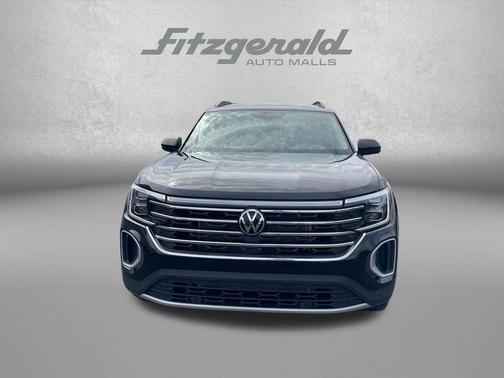 Deep Black Pearl 2026 Volkswagen Atlas 2.0T SE w/Technology 4MOTION