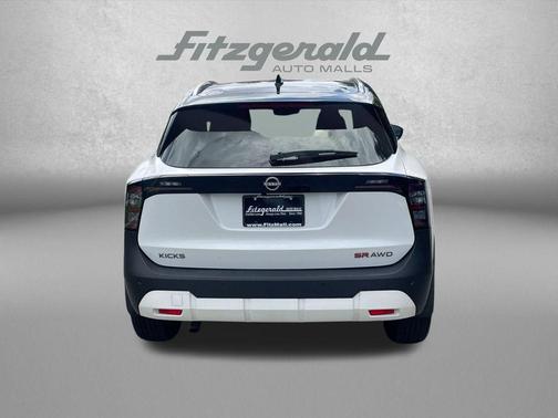 2025 Nissan Kicks SR