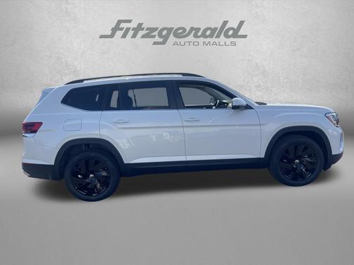 Opal White Pearl 2026 Volkswagen Atlas 2.0T SE w/Technology 4MOTION