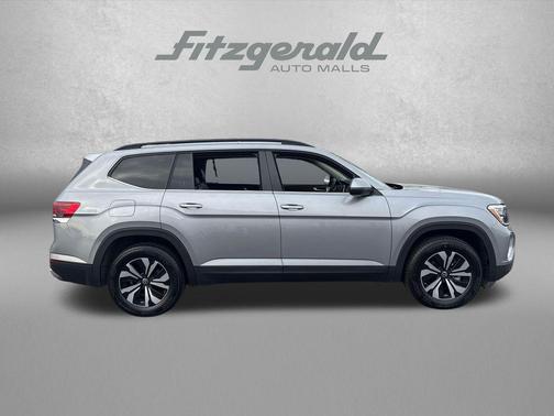 Silver Mist Metallic 2024 Volkswagen Atlas 2.0T SE