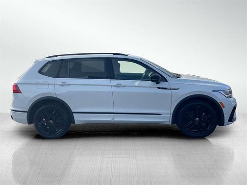 2022 Volkswagen Tiguan 2.0T SE R-Line Black 4MOTION