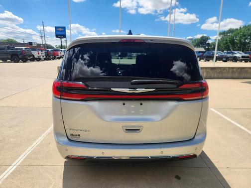 Silver Mist Clearcoat 2023 Chrysler Pacifica Touring-L