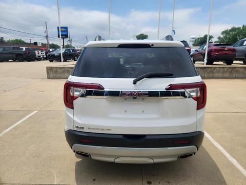Summit White 2023 GMC Acadia SLE