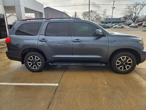 2010 Toyota Sequoia SR5