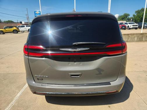 2022 Chrysler Pacifica Touring-L
